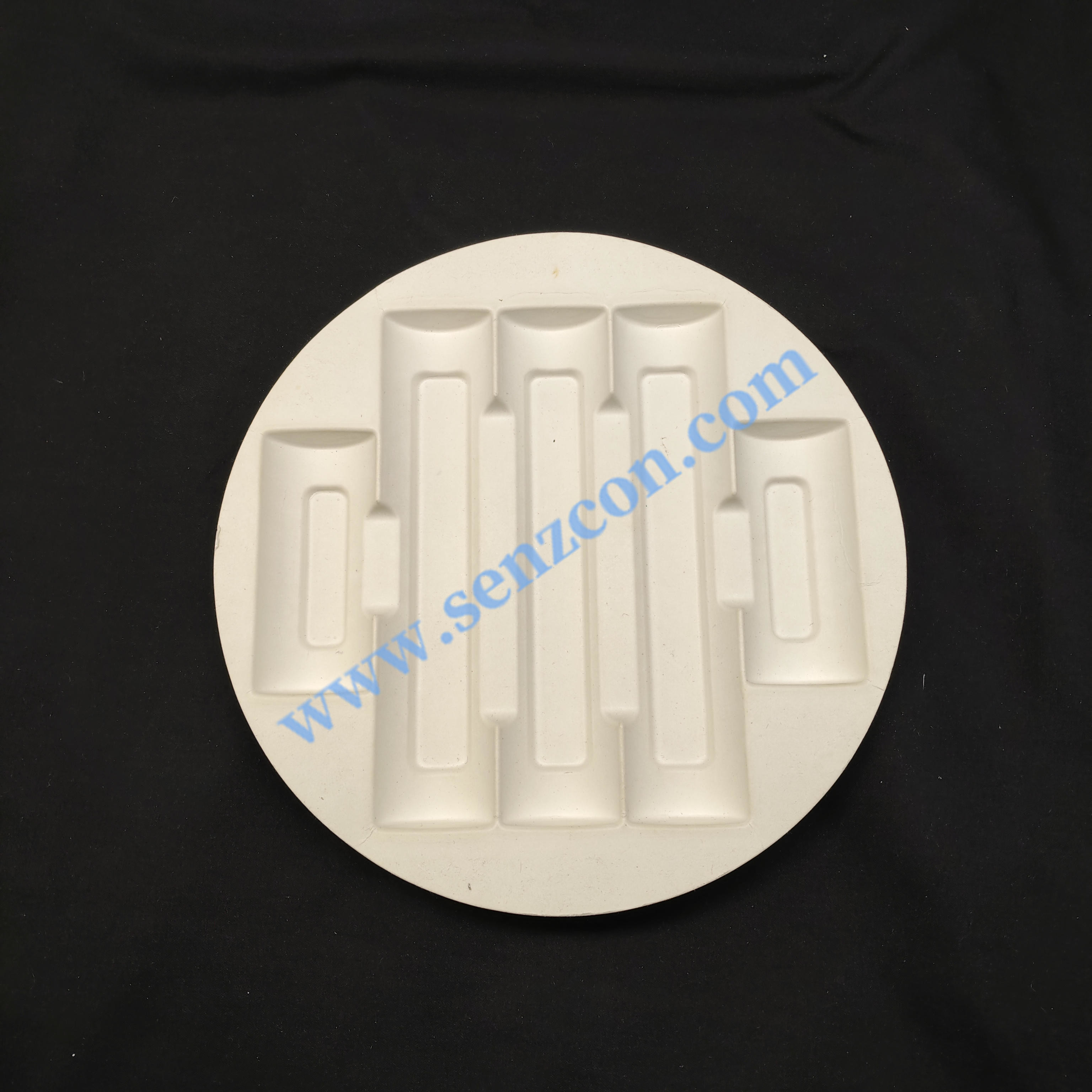 Direct supply from Ningbo factory. Pulp molded packaging. The round packaging base for the essence liquid is made of white sugarcane pulp plant fiber.