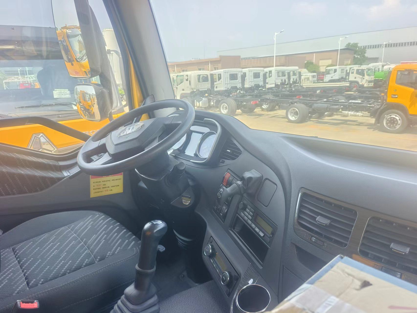 Construction Waste 8*4 Dumper Truck 40000kg FAW Tipper Truck Automatic Unloading