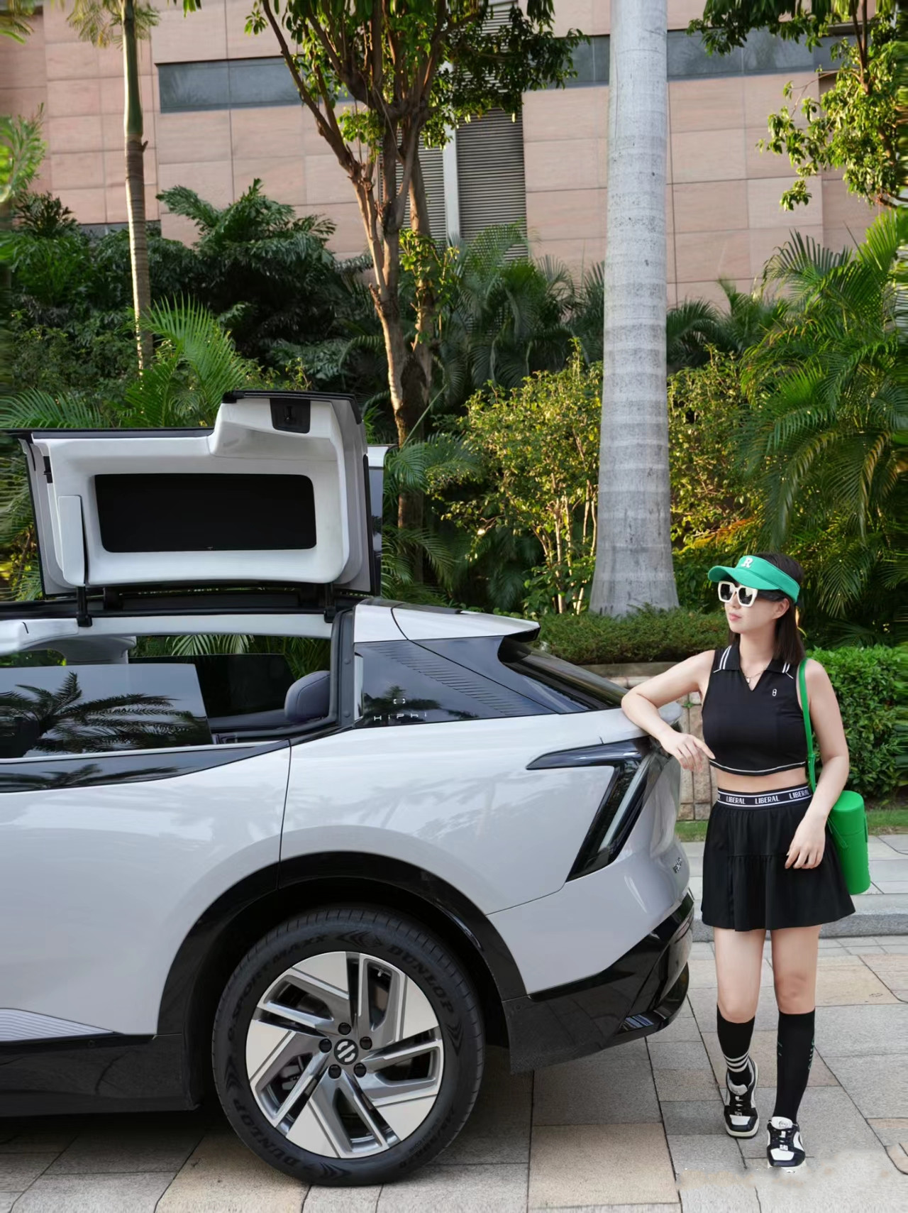 2023 HiPhi Y Electric SUV with 5 Doors and 5 Seats 20" Tires 560KM Maximum Range Pioneer Edition 190km/h Speed Long Range