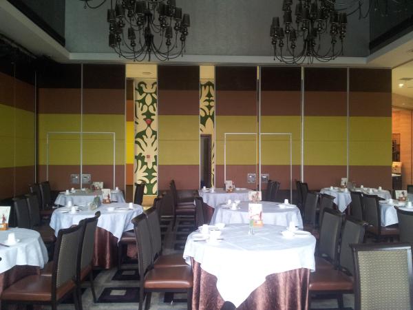 Sliding Folding Acoustic Partition Wall , Commercial Furniture Soundproof Room