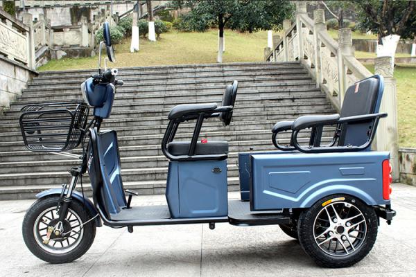 Blue color 60v32Ah battery 2 person capacity three wheel electric scooter with