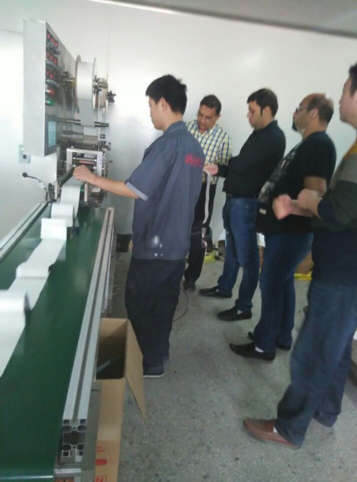 Electric Driven Newest KR-QFT-A Fabric Medicated Bandages Machine for Wound Dressing