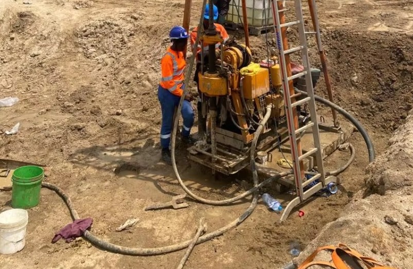 300 Meters Depth Capacity Engineering Drilling Rig Portable Hydraulic