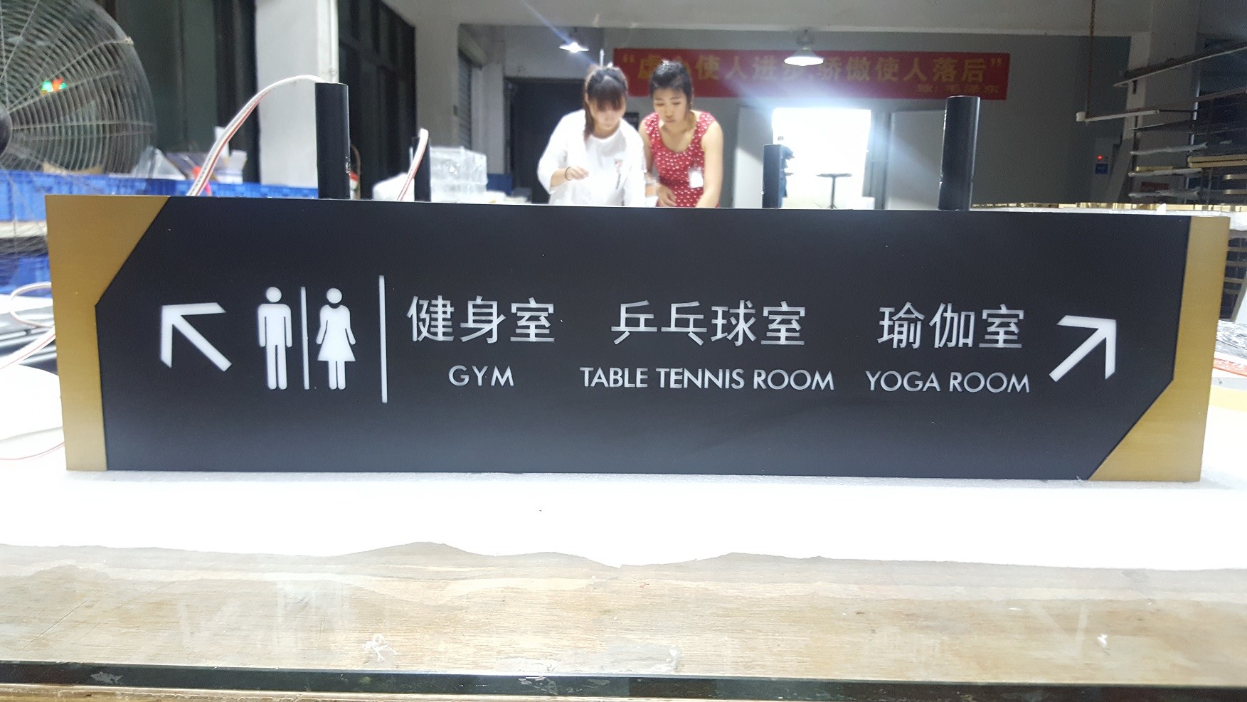 Outdoor Wayfinding Event Directional Signage PANTONE / RAL 50000 Hours Lifetime