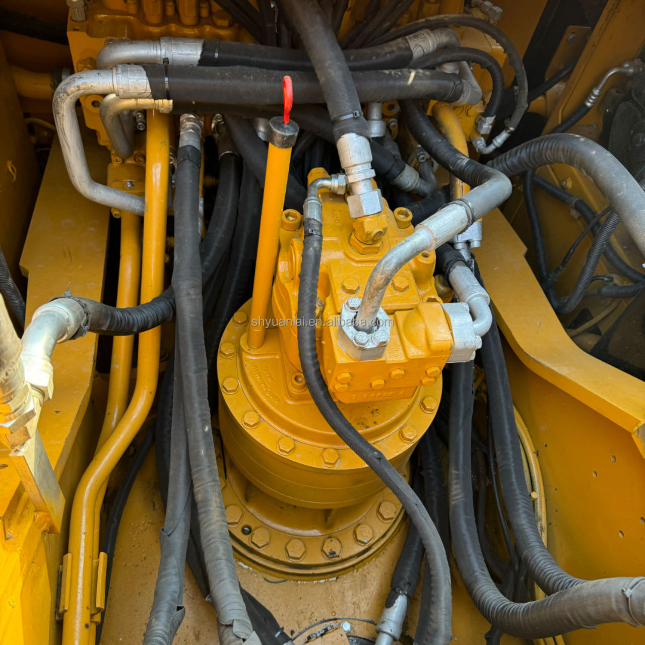 Used CAT320D2 excavator with original hydraulic pump and overall soft steel design