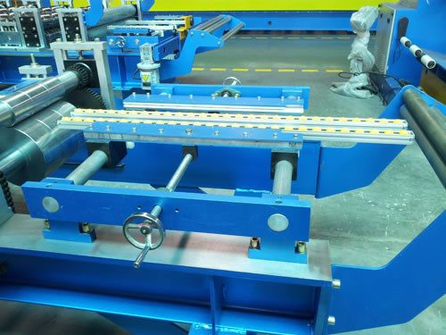 High Precision Corrugated Metal Roofing Panels Roll Forming Machine