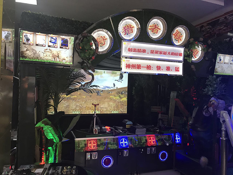 New Shooters Aliens Luxury four People High quality accessories Video entertainment equipment for sale