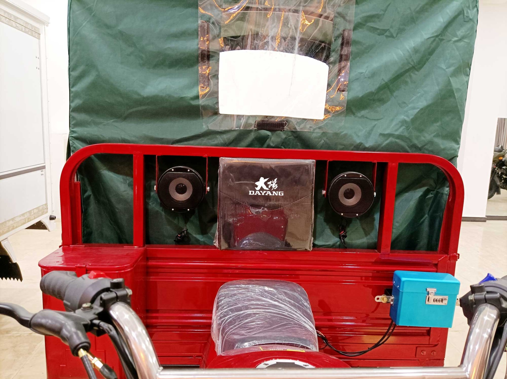 DAYANG Model Prince Cargo Tricycle with Tarp and Fuel Type Gasoline Made in 320 * 80