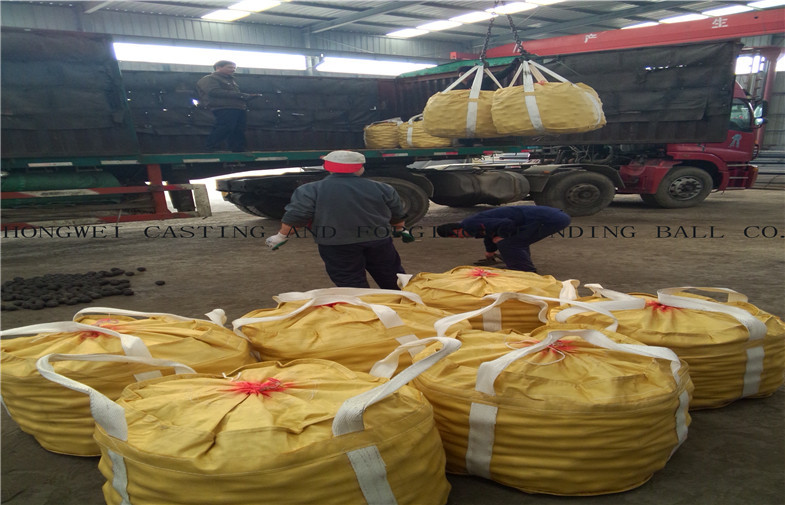 HRC 58-64 High Hardness B2 Hyper Steel Grinding Media Balls For Mining and Mine Mill