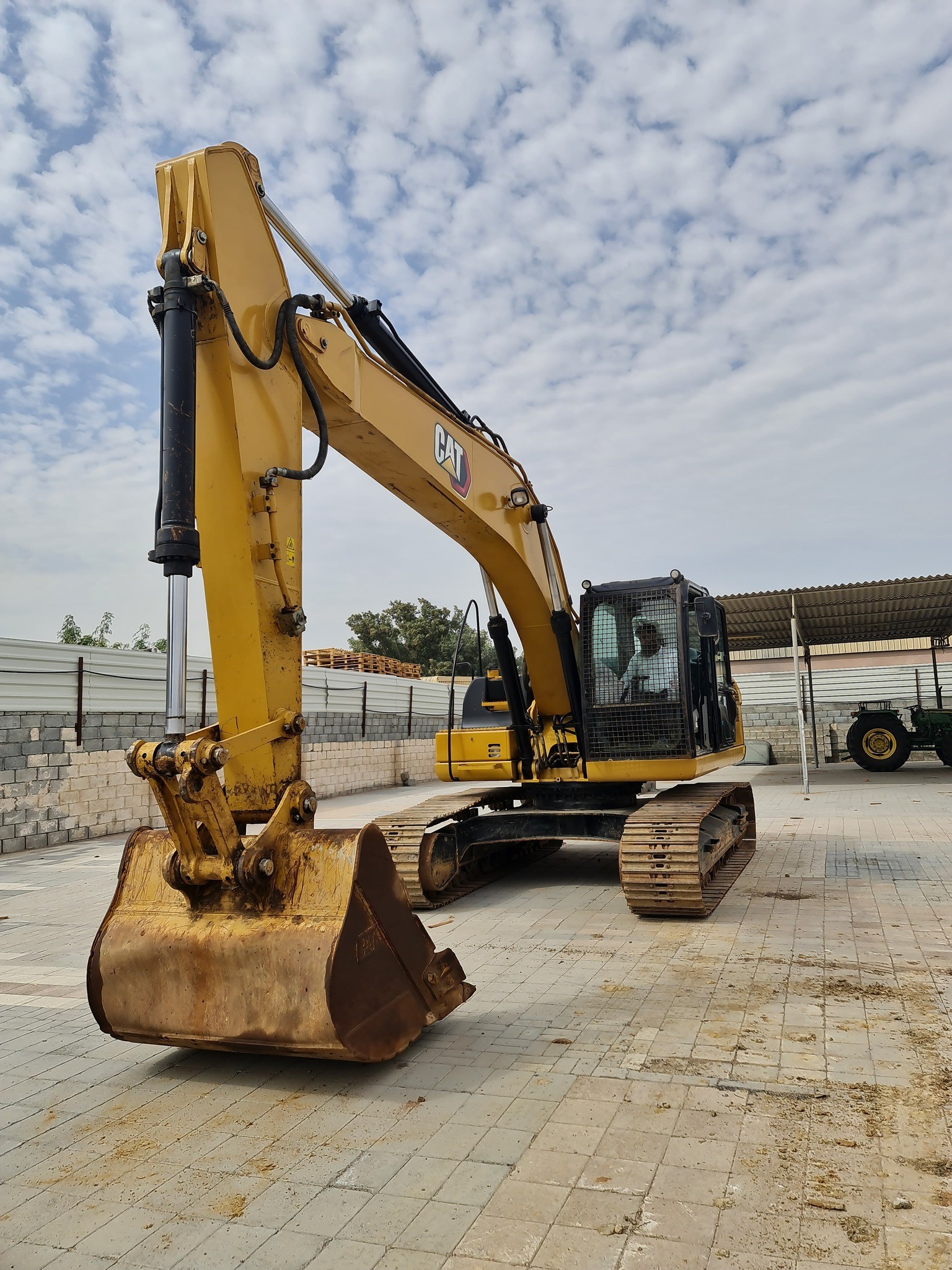 Used CAT 323 Heavy Excavators 23 Ton Municipal Engineering Original Secondhand Digger