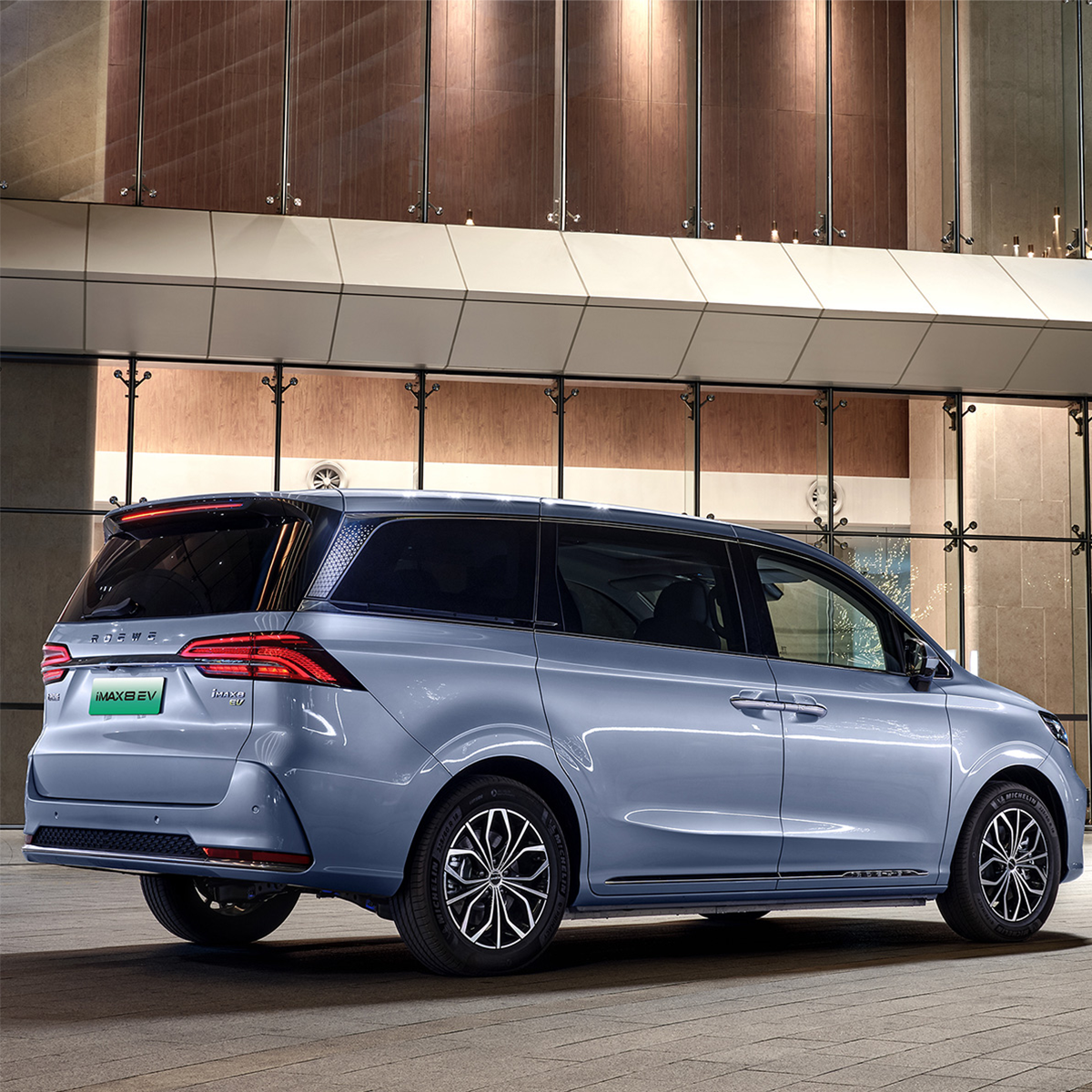 2023 MPV EV Car 7 Seats Roewe Imax8 For Travelling New Energy Vehicle Long Range