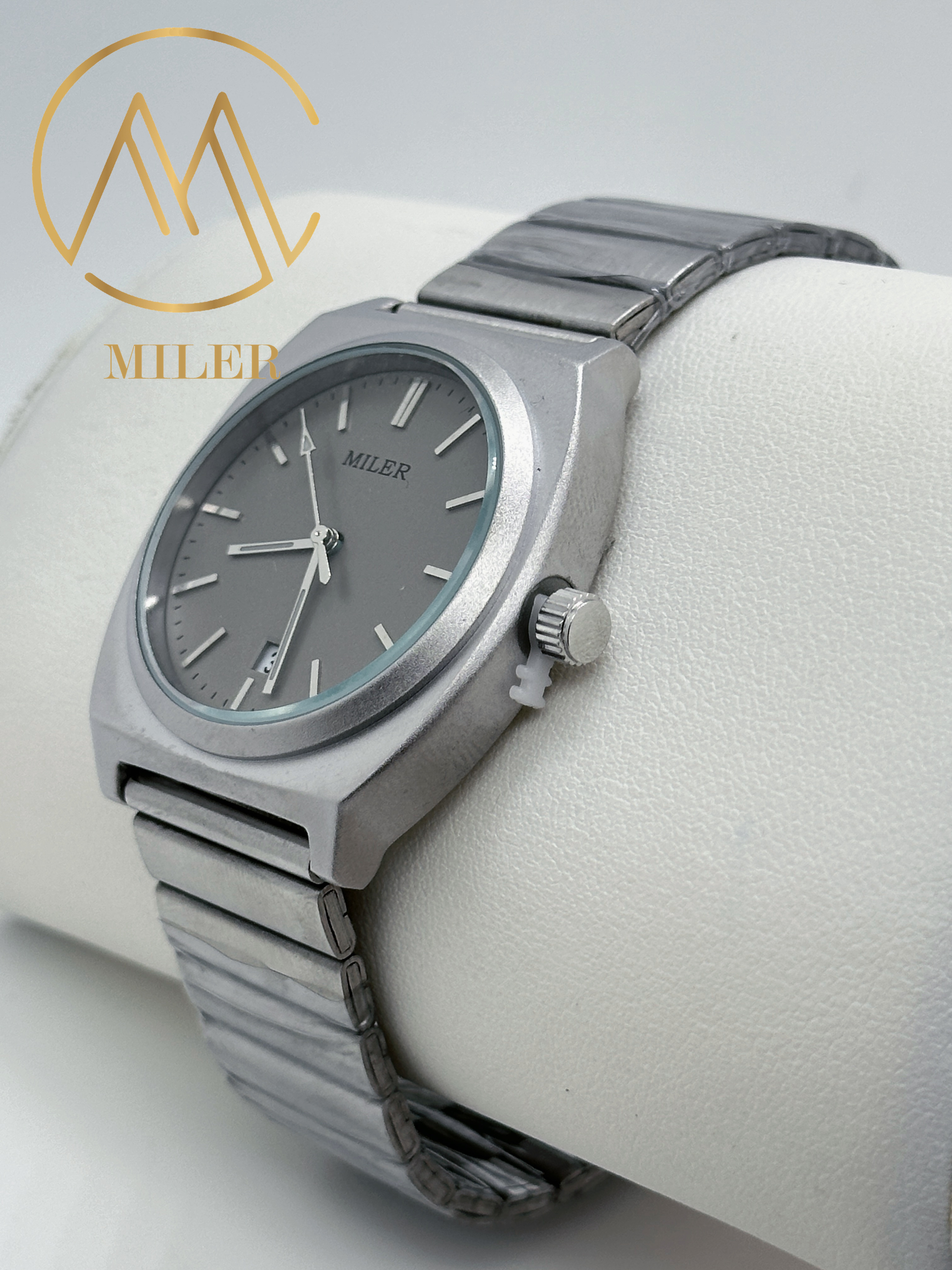Stylish And Customizable Quartz Wrist Watch For Men With Water Resistance