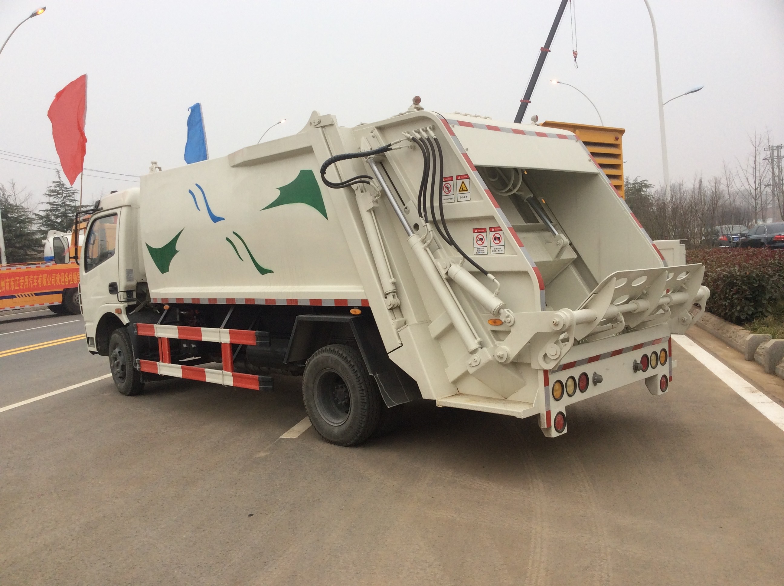 dongfeng 4*2 garbage truck 6m3 8m3 10m3 Waste Container Truck
