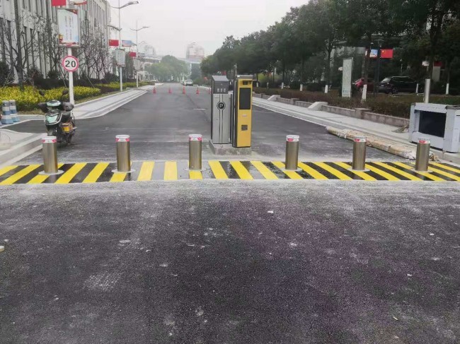 Automatic Bollard System 600mm Interception Height Lift Assist Bollards