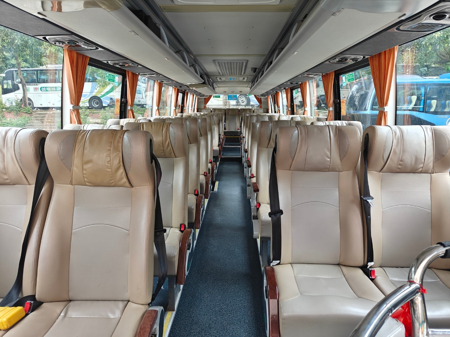 40-Seat Chinese-Made Golden Dragon Edition Coach Used BUS with Overall Dimension L x W x H of 12000×2550×3820 mm