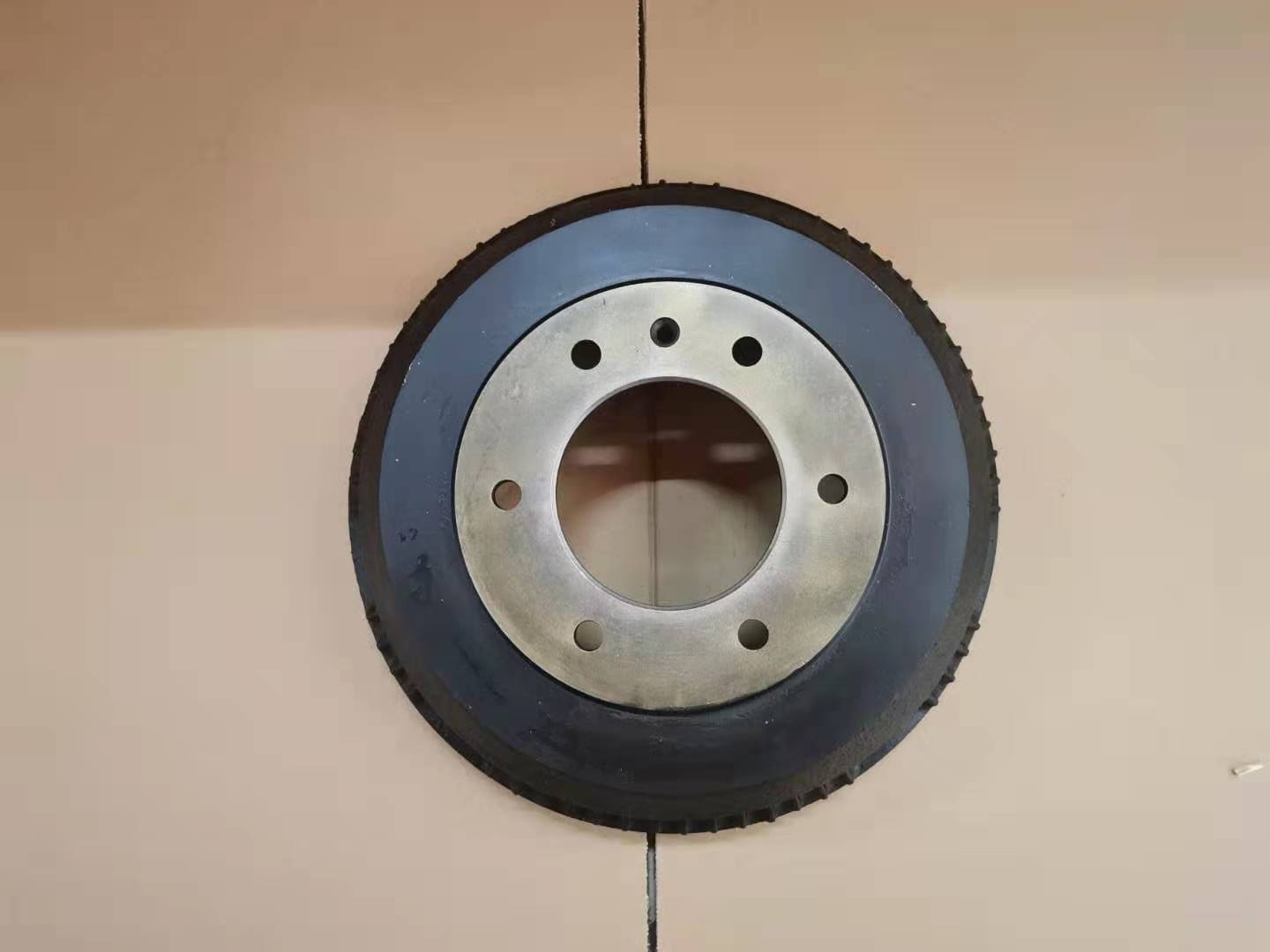 5423150390 5423150220 Brake Drum For ISUZU NHR Rear Axle Lining Width 60mm With 6 Bolt
