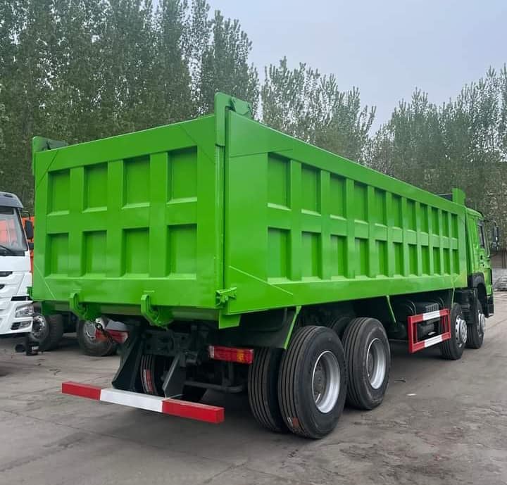 371 Hp/336hp/420hp Used Howo Dump Truck 8x4 Tipper Truck with Manual Transmission