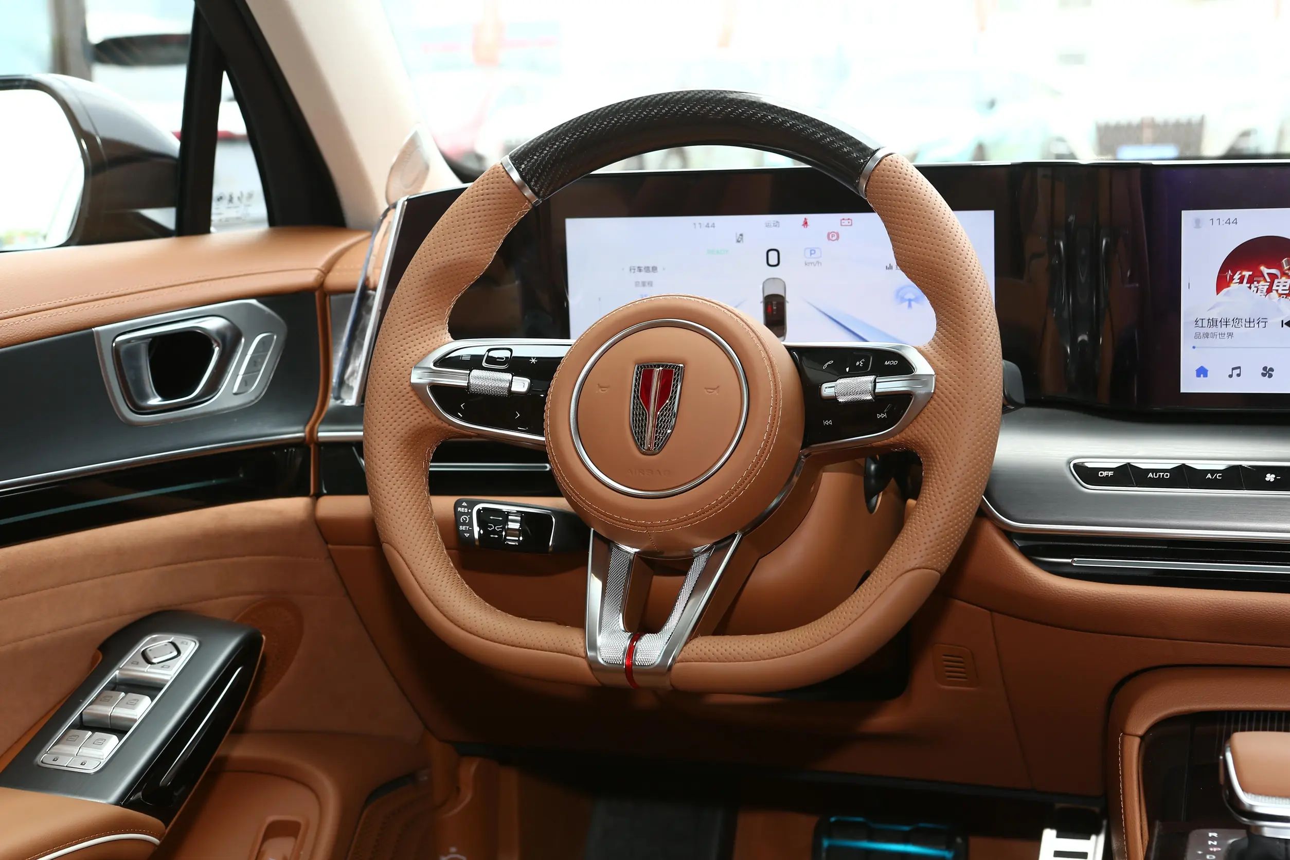 Maximum Speed 230 km/h Hongqi H9 2024 4-doors 5-seats Seven-speed Wet Dual Clutch Cars with Manual Copilot Seat Adjustment