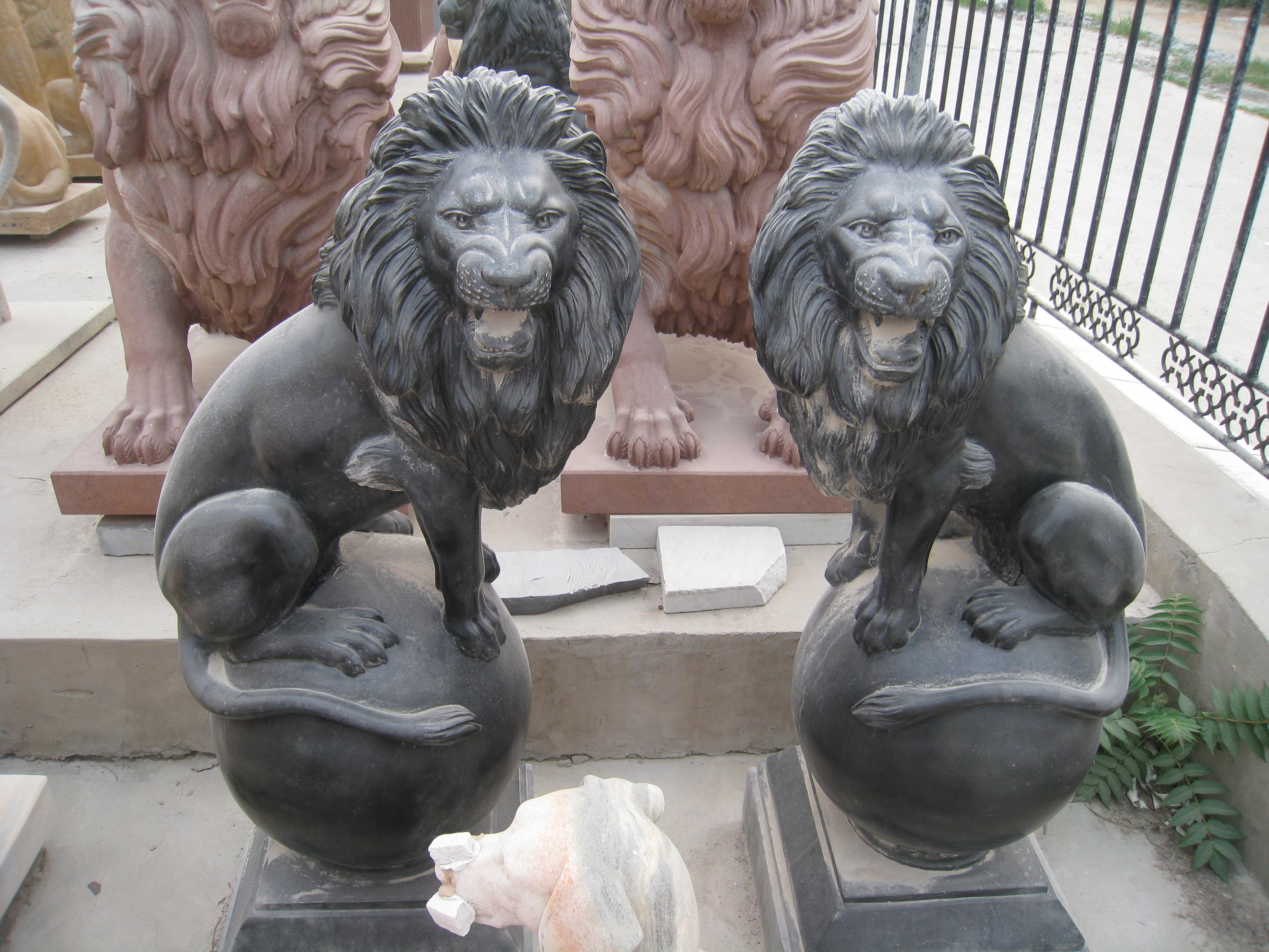200cm Life Size Customized Lion With Wings Statue , Stone Carving Sculpture