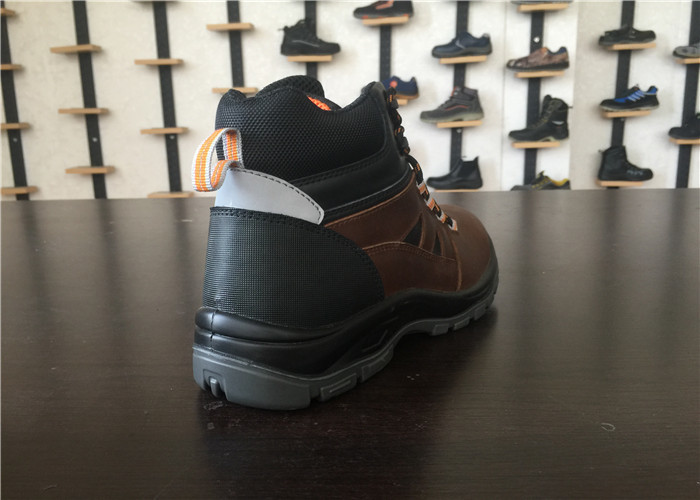 Breathable Waterproof Safety Boots / Hard Toe Work Boots For Gardening