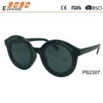 Fashion round sunglasses made of plastic frame , suitable for men and women
