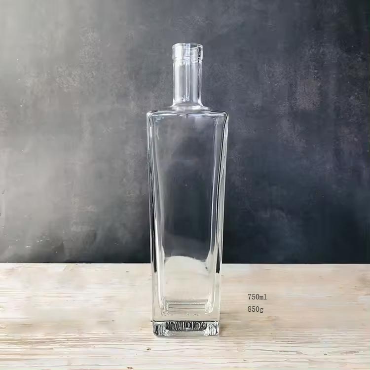 Elegant Design 750 ml Liquor Glass Bottle with Sample Provided and Glass Base Material