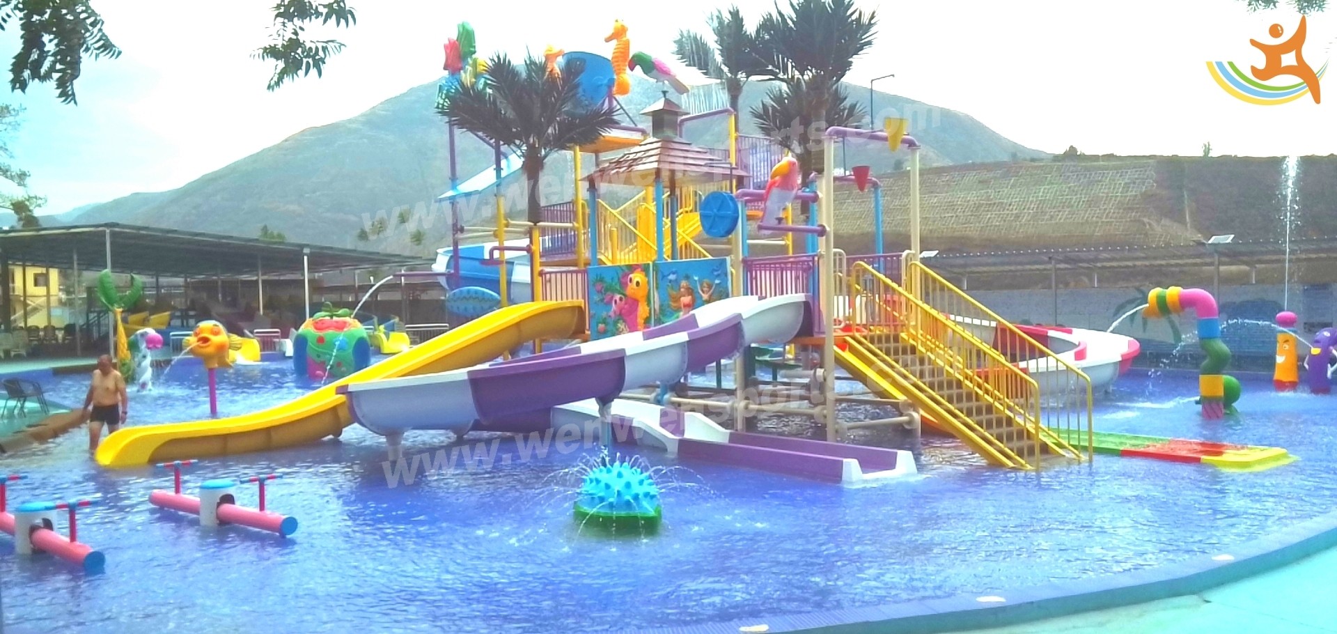 Summer Outdoor Aqua Playground Games Fiberglass Slide Family water house For Theme Park
