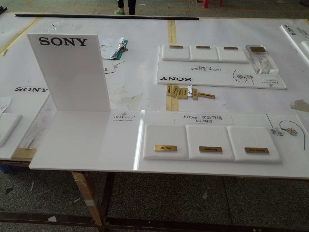 Interior Visual Merchandising Displays PC / Acrylic For Jewelery Showing
