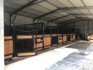 Wholesale Powder Coated Heavy Duty Swivel Feeder Luxury Horse Barn from china suppliers