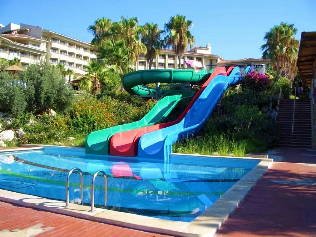 Outdoor Game Water Park Equipment Play Area Big Fiberglass Slide For Kids