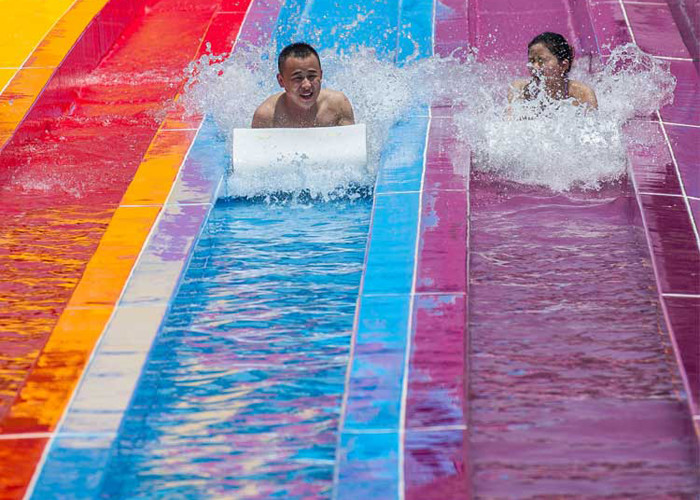 Multi Color Commercial Fiberglass Water Slides Outdoor Play Equipment