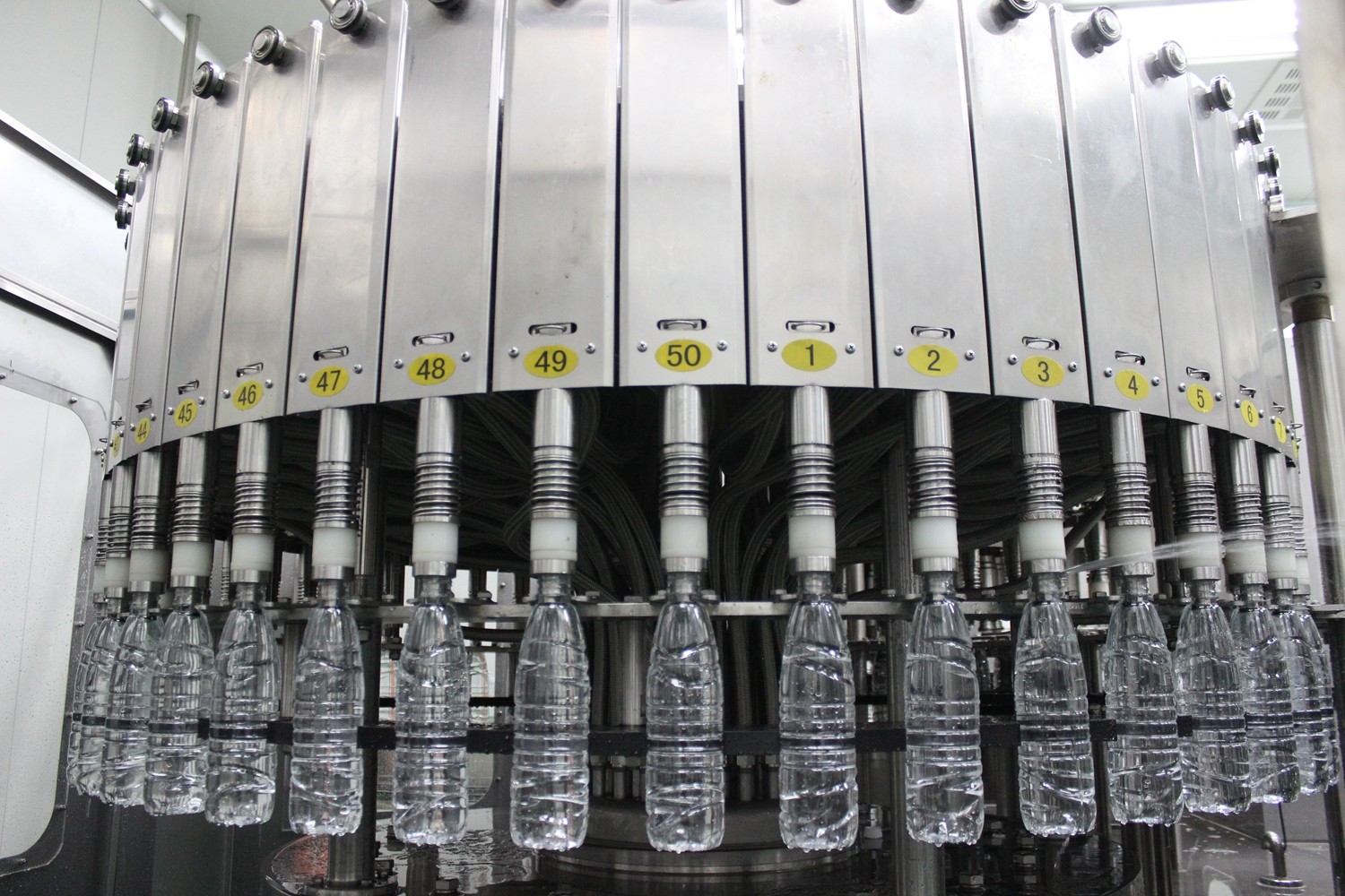 60 Bottle Rinsing Clip 36000 BPH Auto Water Filling Machine