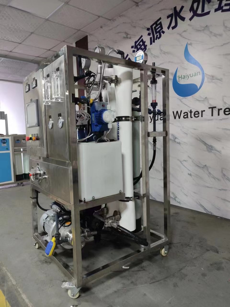 FRP Solar Powered Desalination Plant , Plywood case Seawater RO Plant