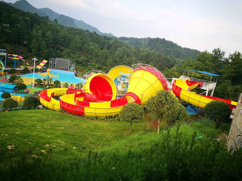 Funny Outdoor Park Water Slide Fiberglass Tantrum Valley For 480 Riders Per Hour