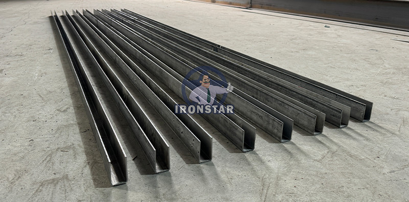 30*50mm and 30*70mm 2 sizes in 1 U guide rail roll forming machine for Nicaragua shutter door track machine