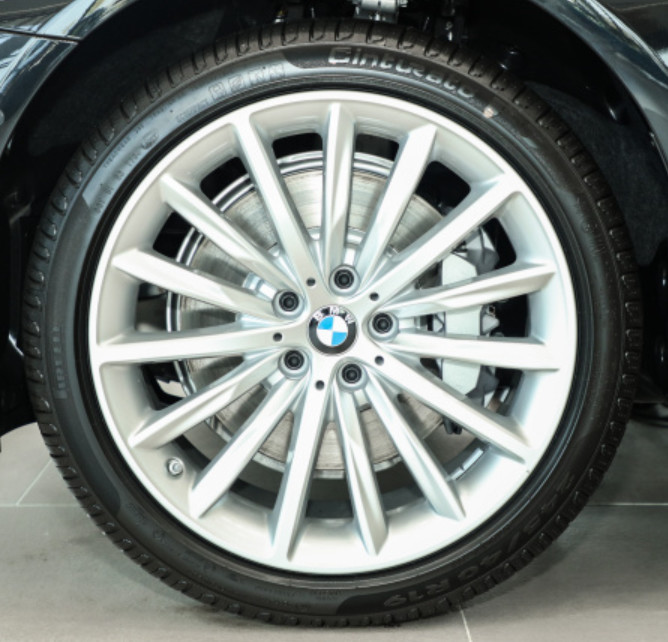 BMW 5 Series 2023 530Li xDrive Package haohua Package medium and large car
