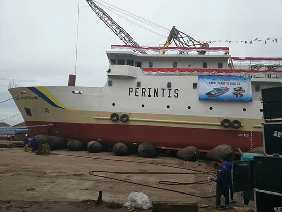 D1.8m X L10m 8 Layer Ship Launching Marine Airbags Vulcanized Integrated