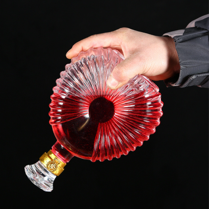 Luxury Clear 700ml Whisky Glass Bottle with Cap Unique Shaped XO Wine Glass Bottle
