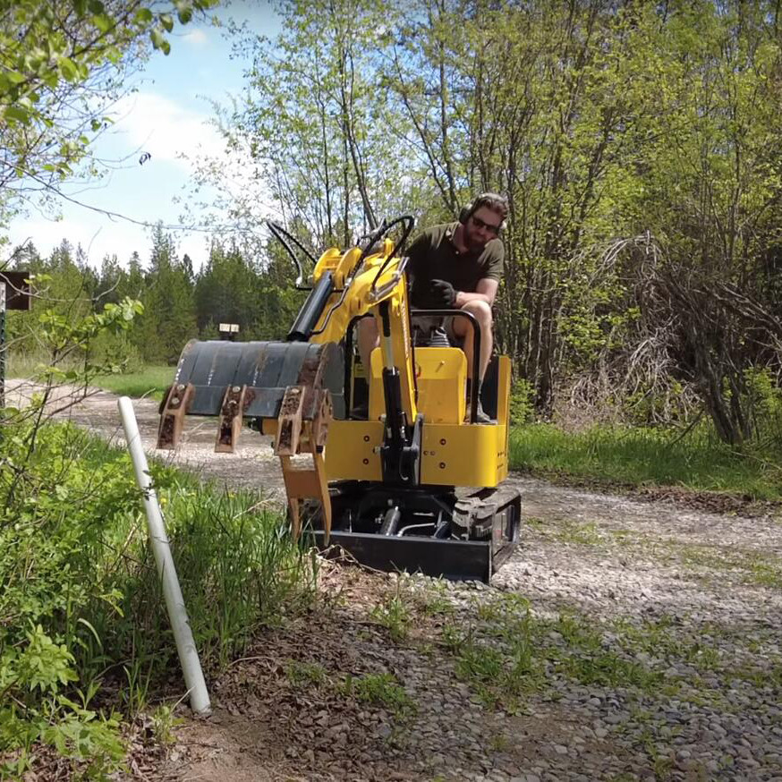 Green Machine Small Crawler Excavator 360 Degree Rotate Compact Mini Digger
