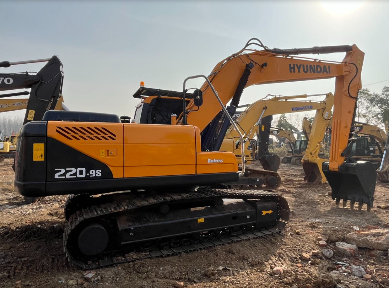 Hyundai 220-9s Korea Brand 800 hours Used Excavators 22000KG Secondhand Crawler Earth Moving Machine
