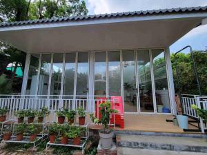 Wholesale White / Black Double Glazed Bifold Doors Aluminum Soundproof from china suppliers