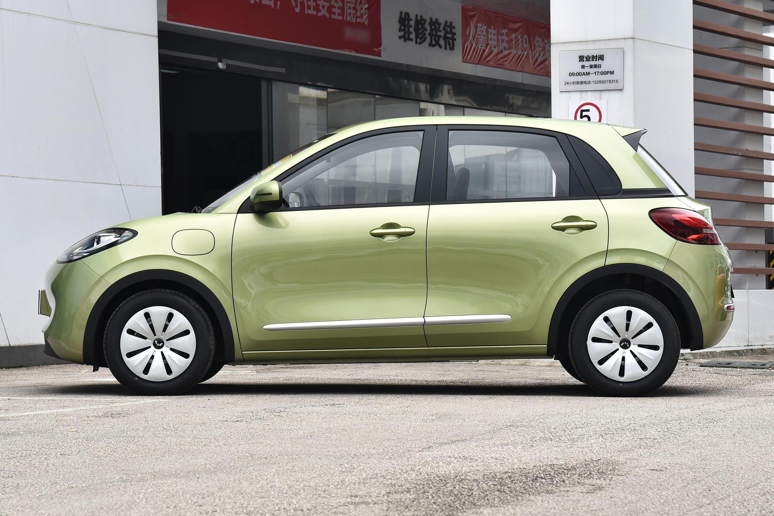 Pure Electric Saic Wuling Bingo Ev Car 333km Range Flexible Connected Mini 4 Wheeler