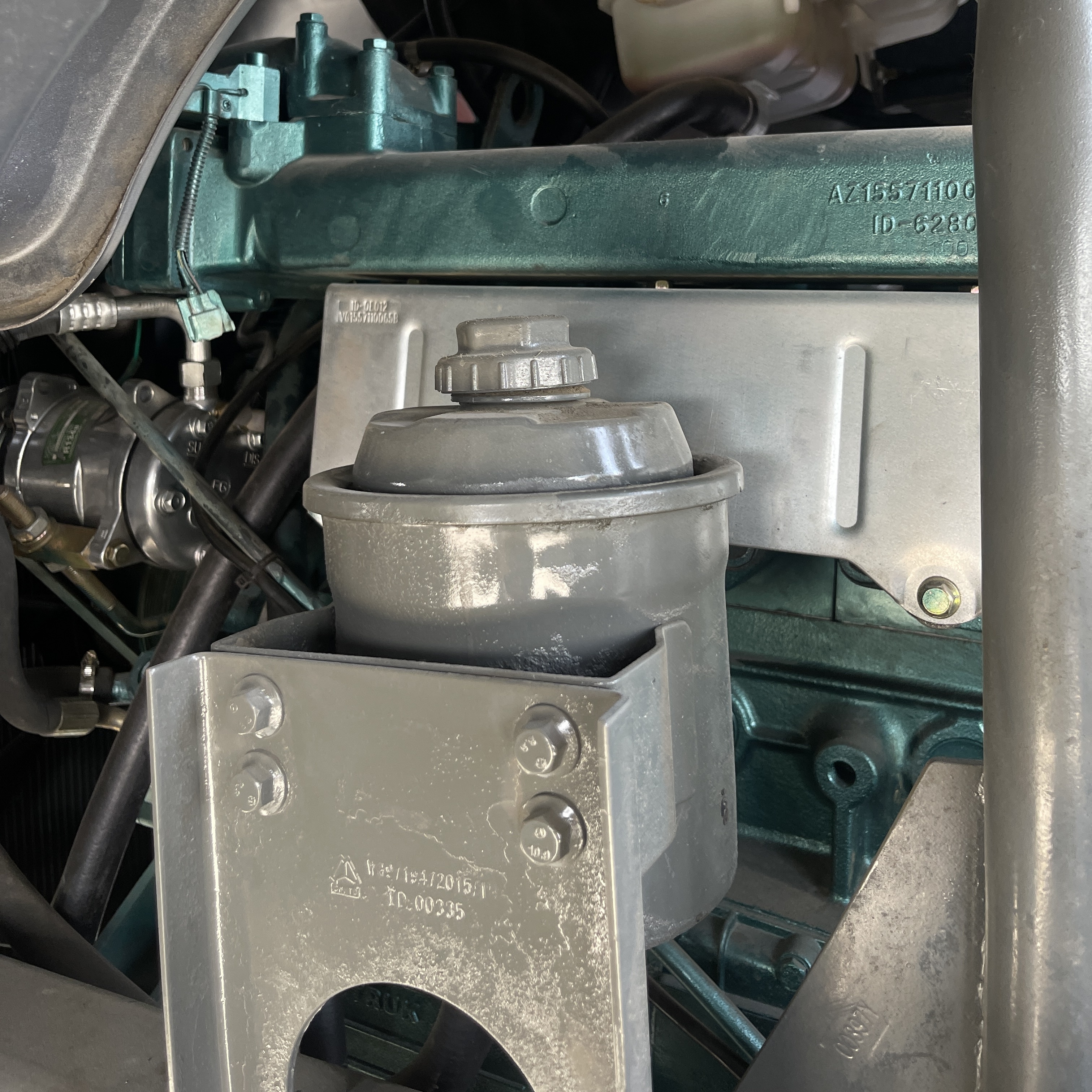 Right Hand Drive Euro 2 8 Ton Small Dump Truck with 6 Cylinders and 2 Reverse Shift Number