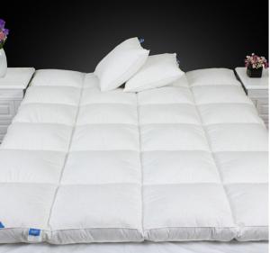 China Queen Size Luxury 0.9D Microfiber Fill Baffle Boxes with Lining Mattress Topper for Home / Hotel on sale