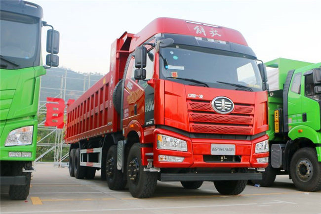 Large Capacity 8x4 FAW Diesel Fuel Storage Tank Truck Euro III Red Color