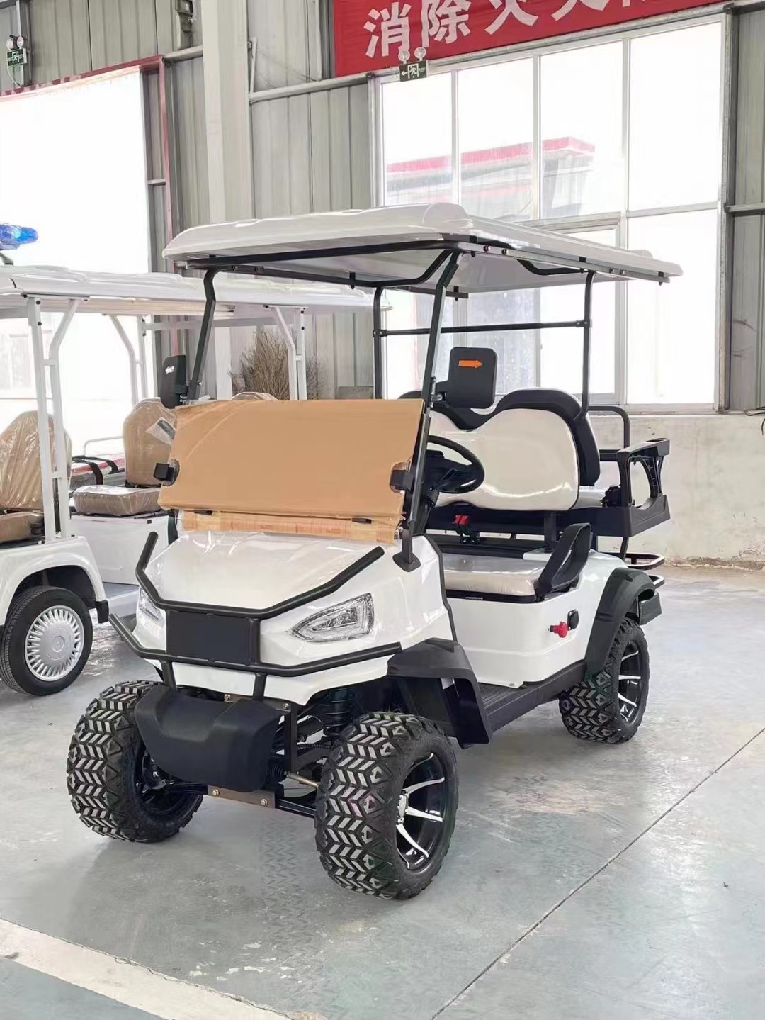 OEM New 4 Seaters Golf Cart 4 Wheels Certificated 60v 100ah Lead-Acid Battery Minimum turning radius 5000mm
