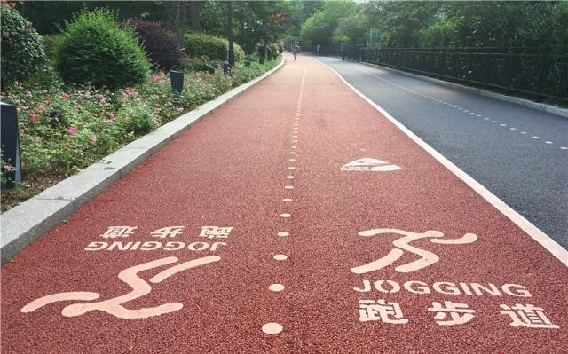 Granulated Jogging Track Rubber Flooring EPDM Ground Rubber For Playgrounds Durable Walkway