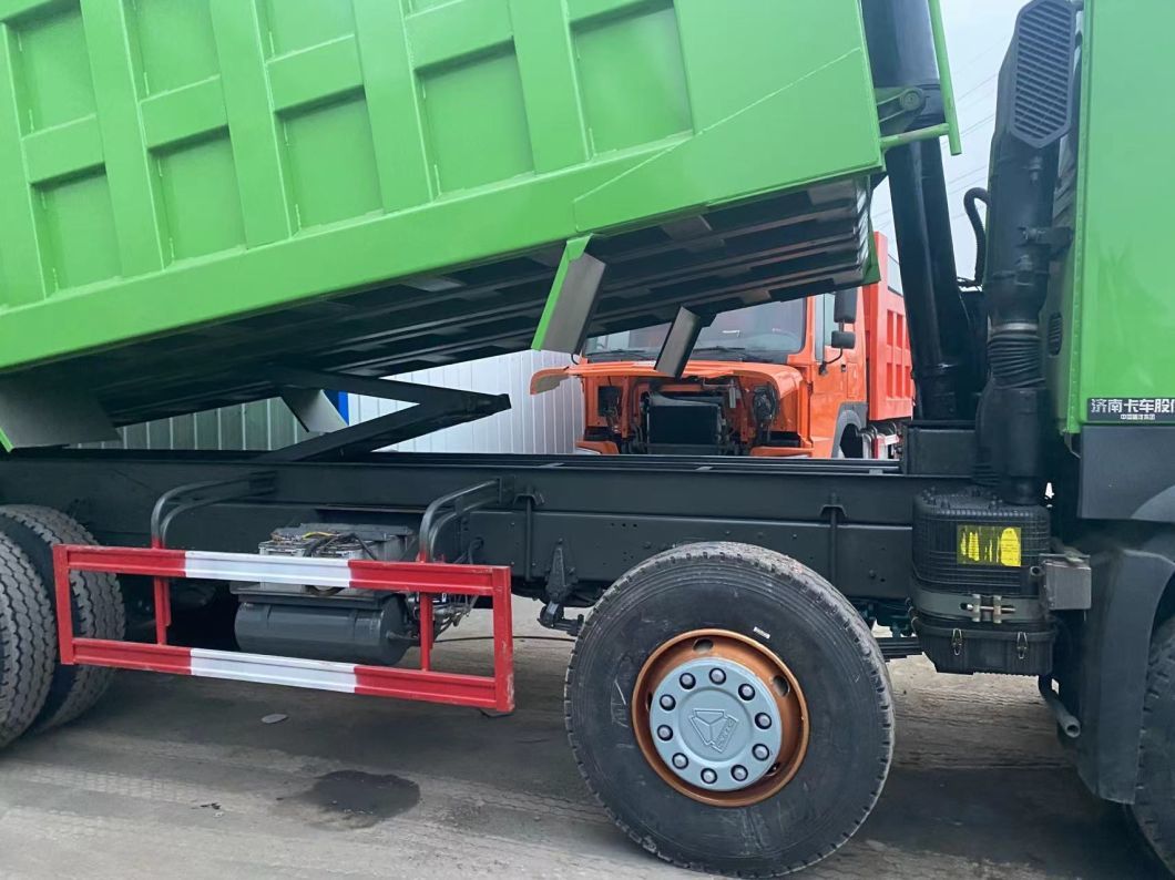 China Sinotruk HOWO 8X4 12 Wheels Used 50-60ton Heavy Duty Tippers Truck for Sale