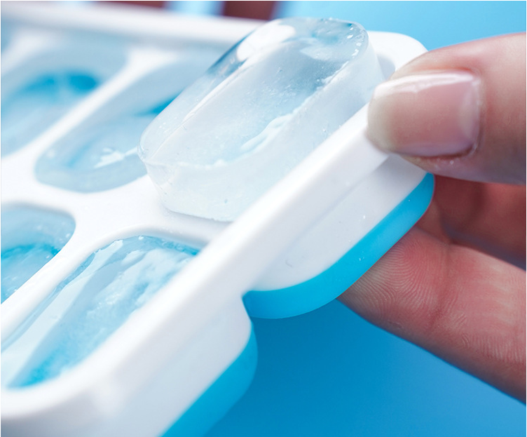 Stocked 14 Cavity Ice Cube Maker Molds with Lids and Bpa Free PP Plastic