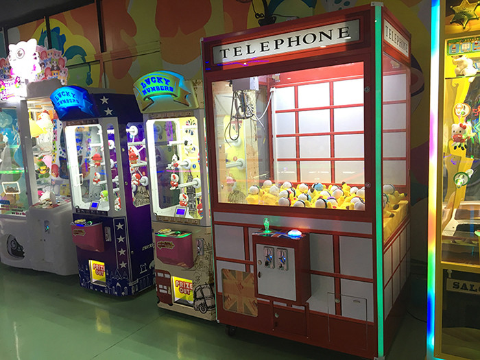 Attractive And Fashion Crane Game Machine / Big Dolls Claw Toy Machine